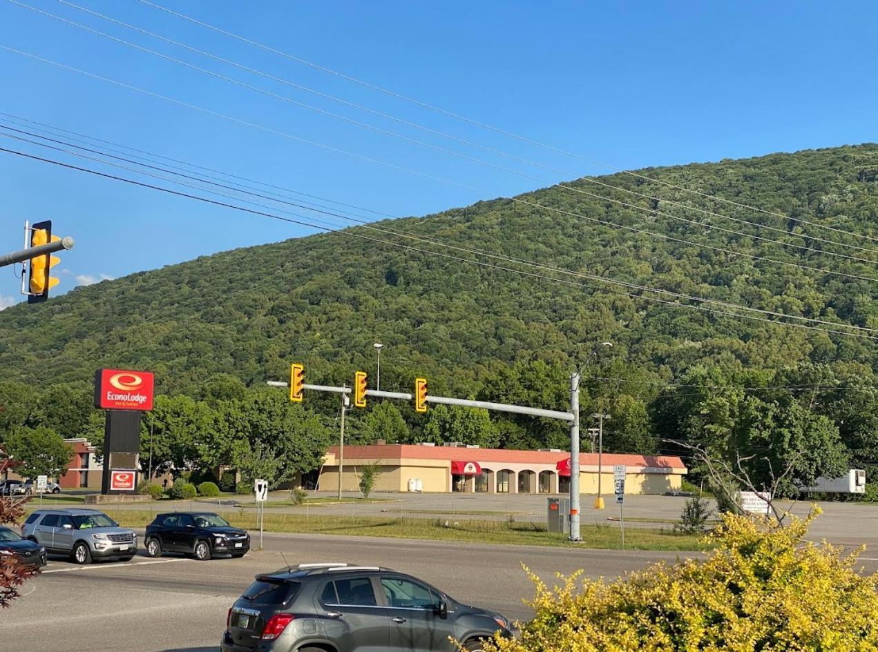 Econo Lodge Inn & Suites Norton Exterior photo